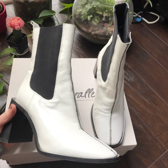 L’INTERVALLE Shoes - L’Intervalle white leather heeled boots